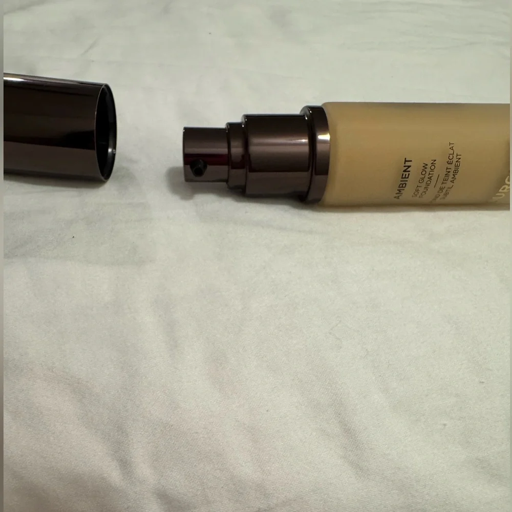 (New) Hourglass Ambient Soft Glow Foundation (Shade-4)